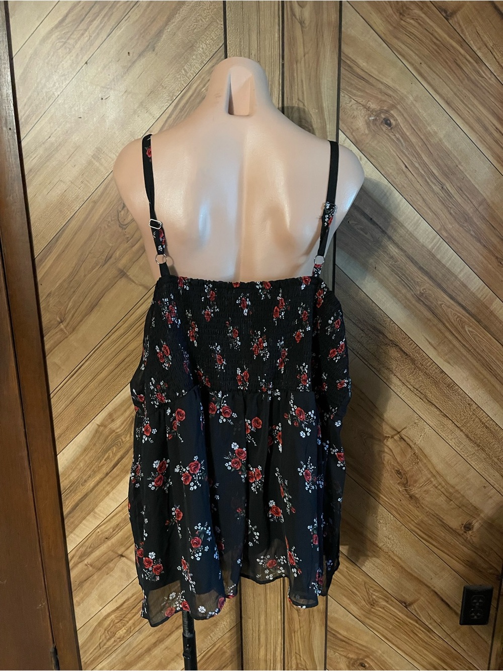 Torrid Plus Size 4X Black Floral Chiffon Smocked Camisole Blouse Tank Top - Picture 5 of 8
